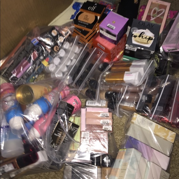 Beauty Mystery Box - Picture 3 of 8